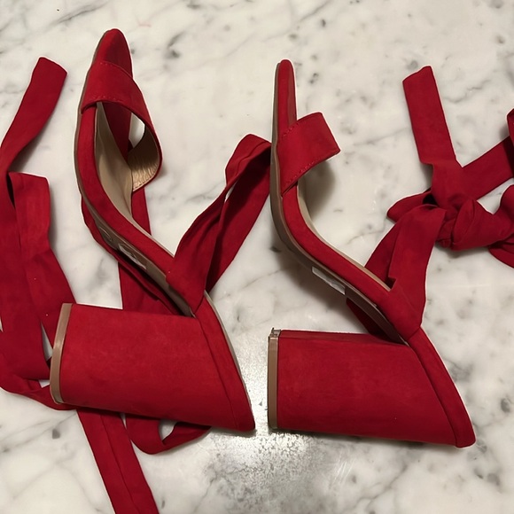 Red Lulu’s heels, suede. Size 7. - Picture 4 of 6